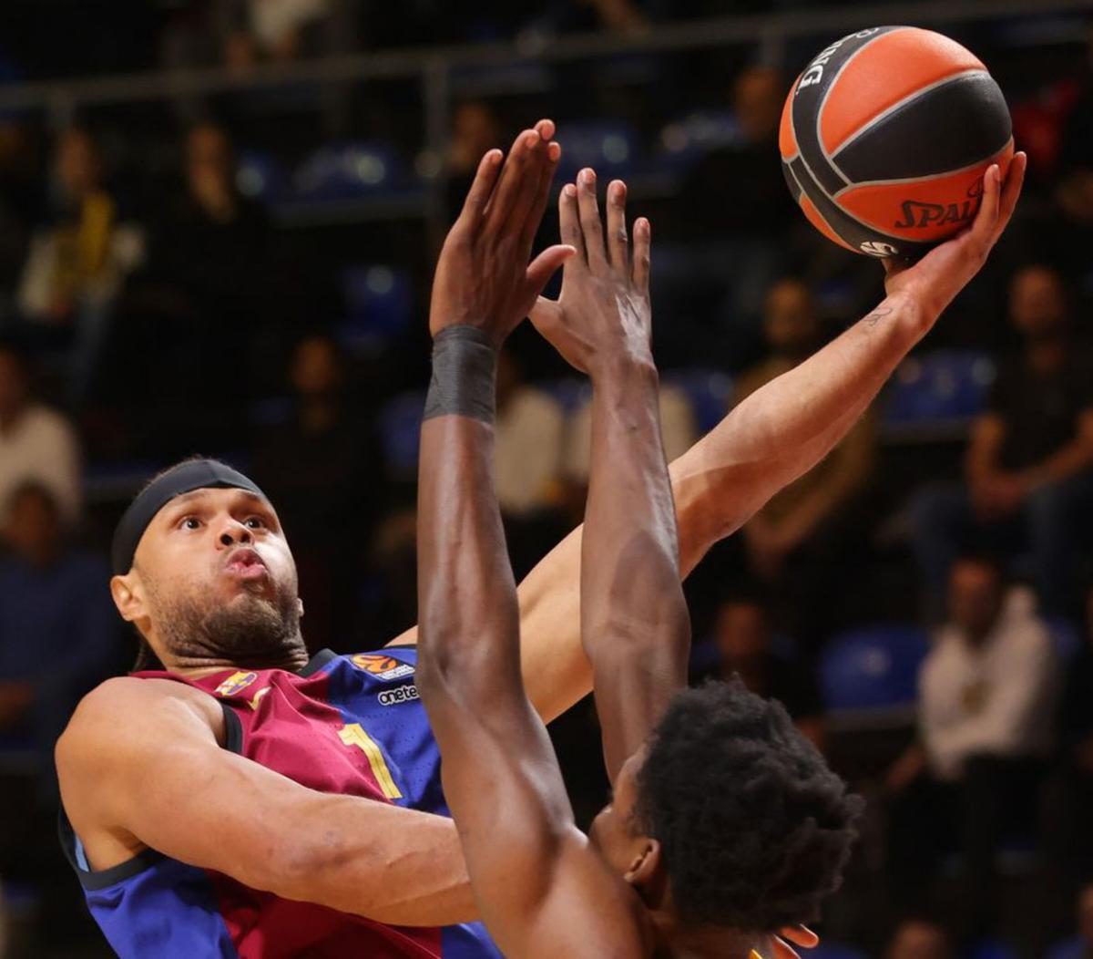 El Barça pateix contra el Maccabi però redescobreix la victòria