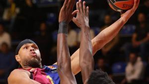 El Barça pateix contra el Maccabi però redescobreix la victòria