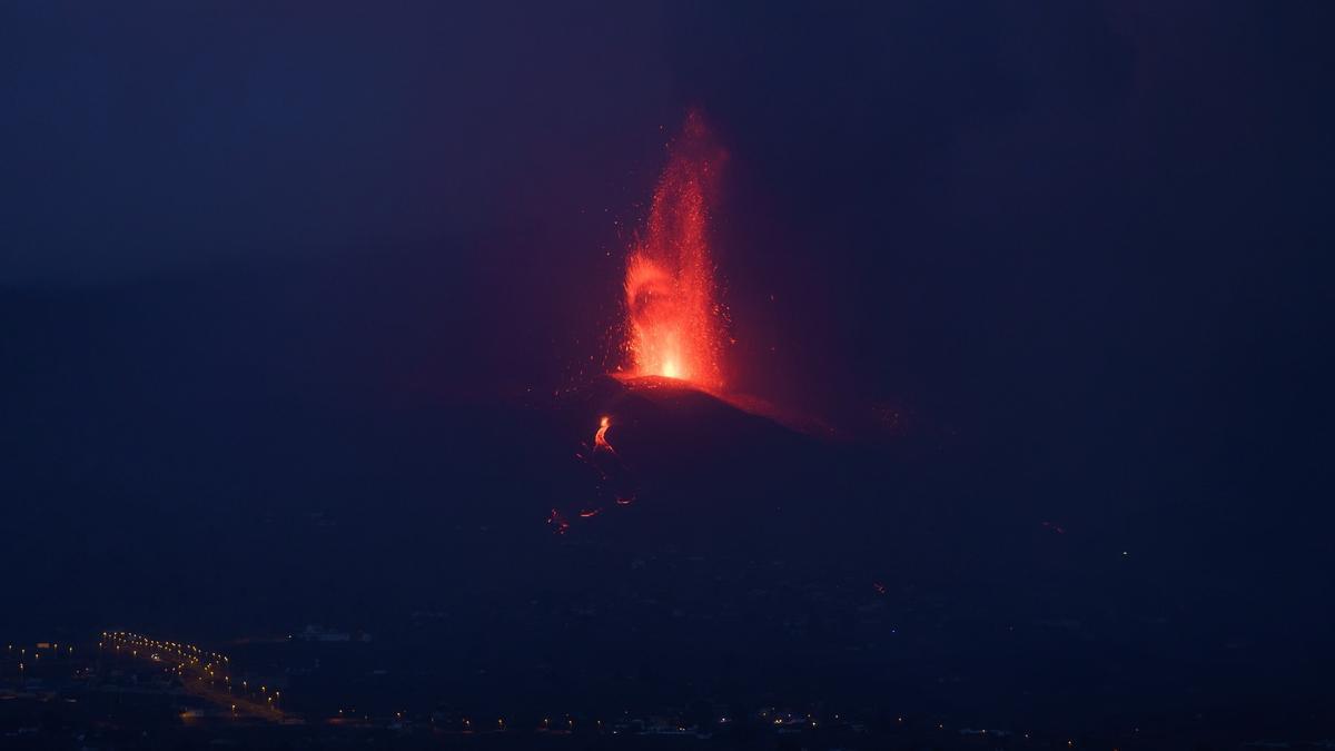 Se incrementa la actividad explosiva de las bocas del volcán de La Palma