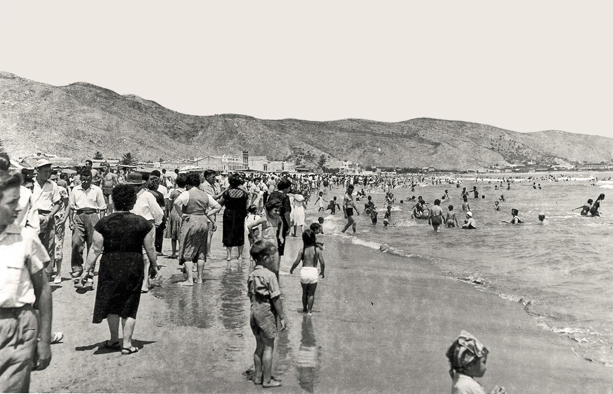 La playa comienza a popularizarse a partir de los años sesenta.jpg