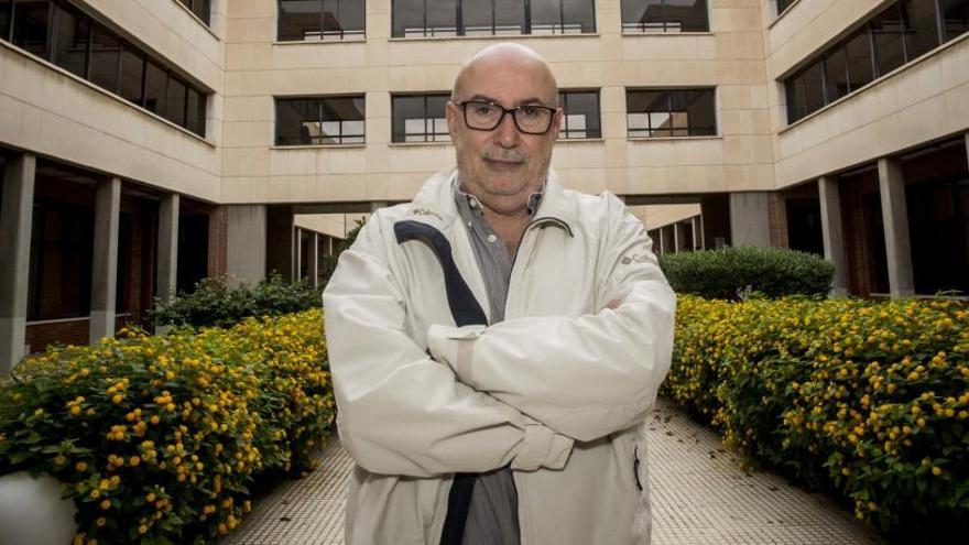 Manuel Alcaraz, en la Universidad de Alicante, donde ejerce como profesor de Derecho Constitucional.