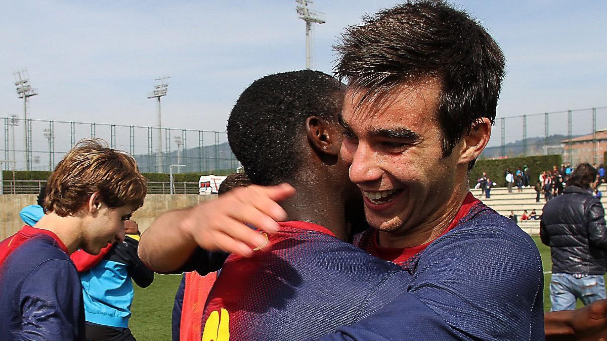 Roger Riera se abraza a Godswill