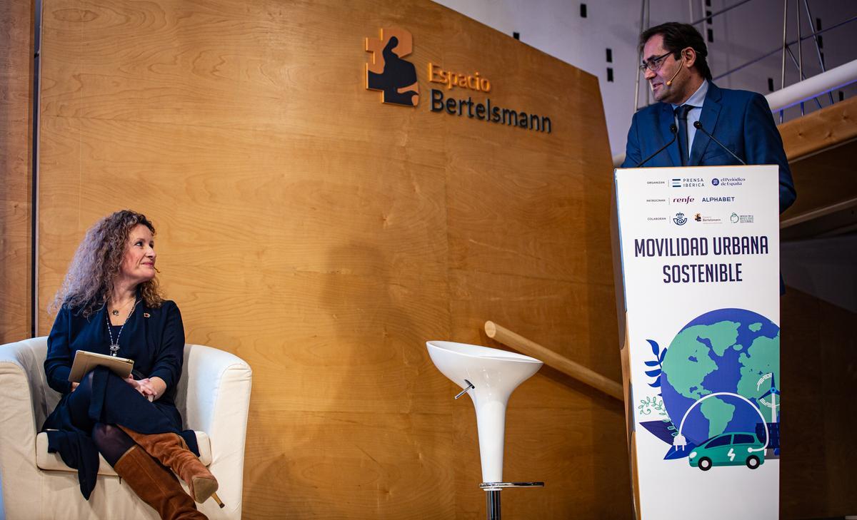 Armando Huerta, de Prensa Ibérica, junto a May López, de Empresas por la Movilidad Sostenible. Armando Huerta, de Prensa Ibérica, junto a May López, de Empresas por la Movilidad Sostenible.