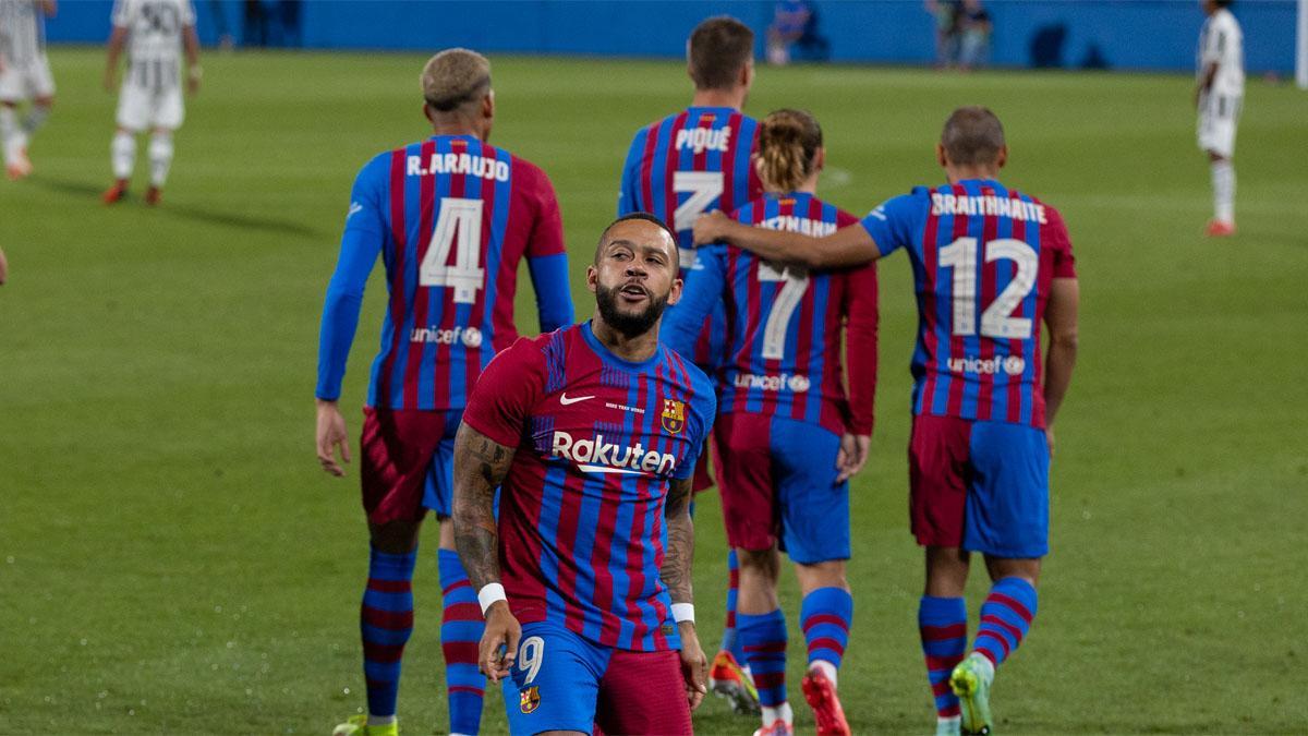 Depay marcó el primer gol del Barça en el Gamper