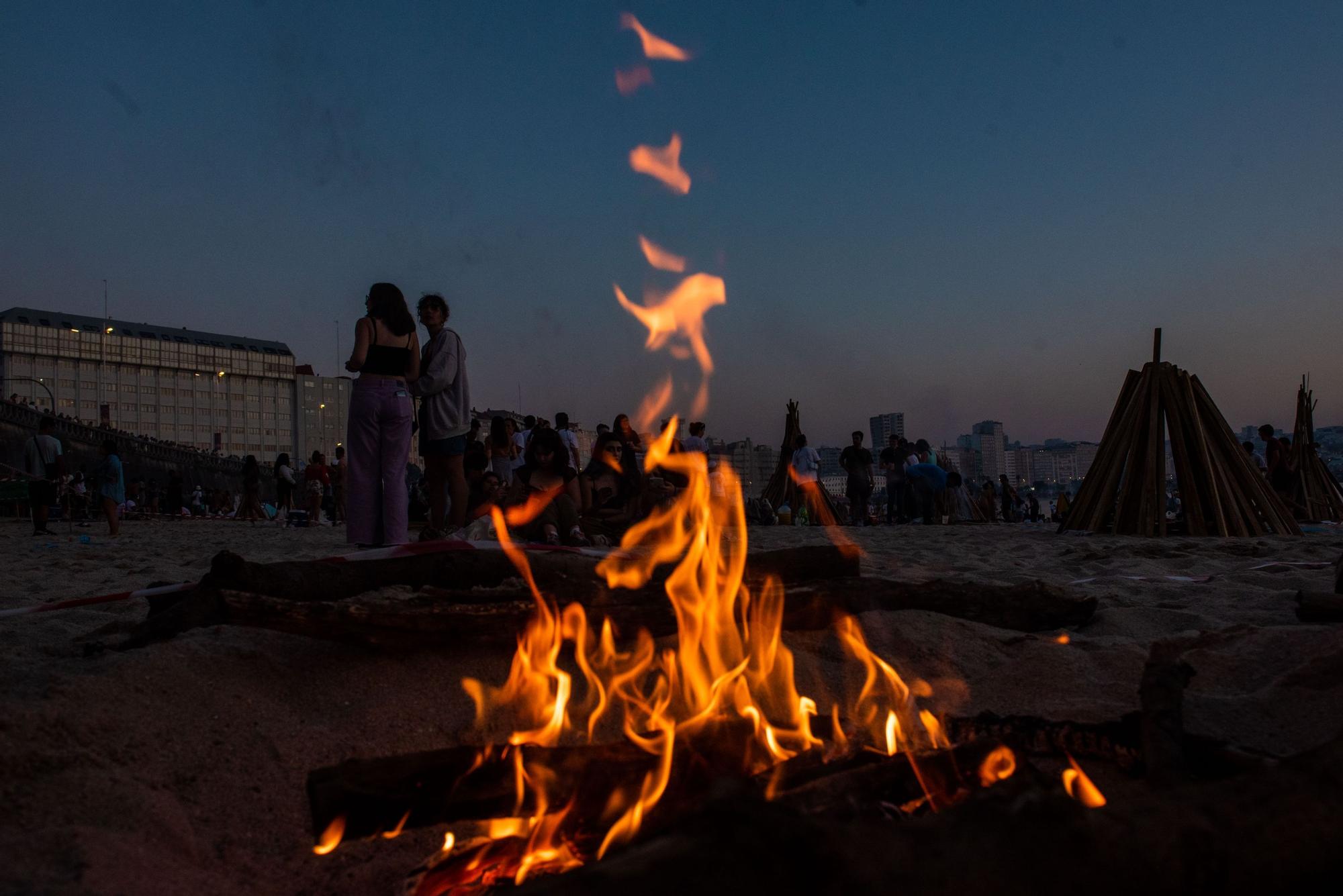 Noche mágica en un San Xoán tropical en Galicia