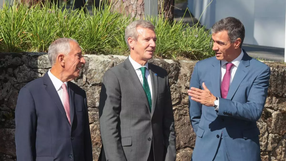 Rueda defiende el modelo de vivienda gallego y llama a dialogar entre todos "mirándonos a los ojos"