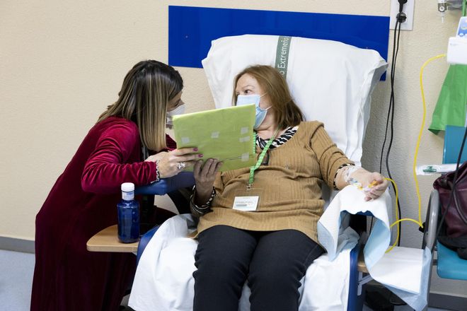 Galería | Los niños de Cáceres que dibujan sonrisas a pacientes de cáncer