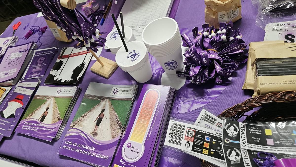Material en el Punto Violeta en las fiestas de San Ginés en Arrecife