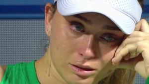 Paula Badosa, entre lágrimas al tener que retirarse del WTA1000 de Dubai.