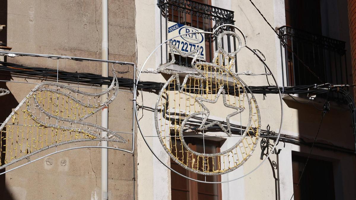 FOTOGALERÍA | Cuenta atrás para el encendido de luces navideño en Cáceres