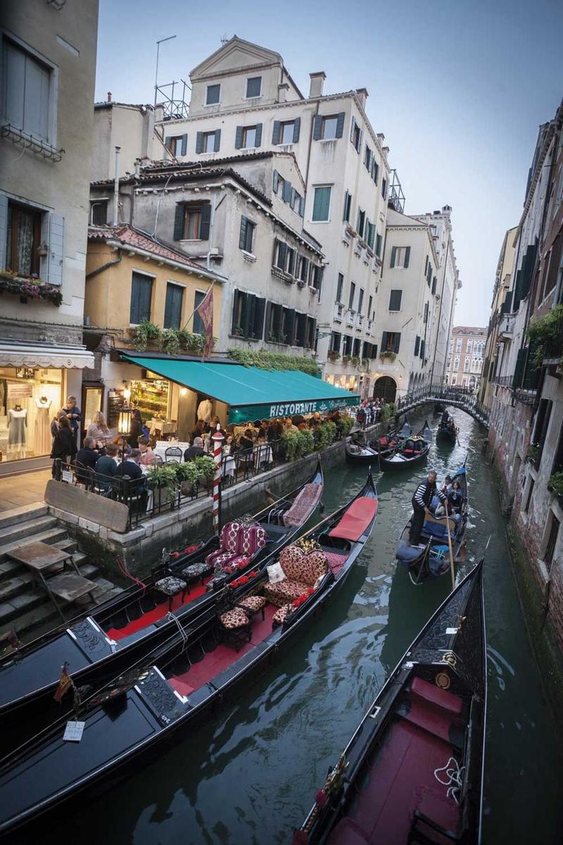 Anochecer en los canales; el último, y mejor, paseo en góndola