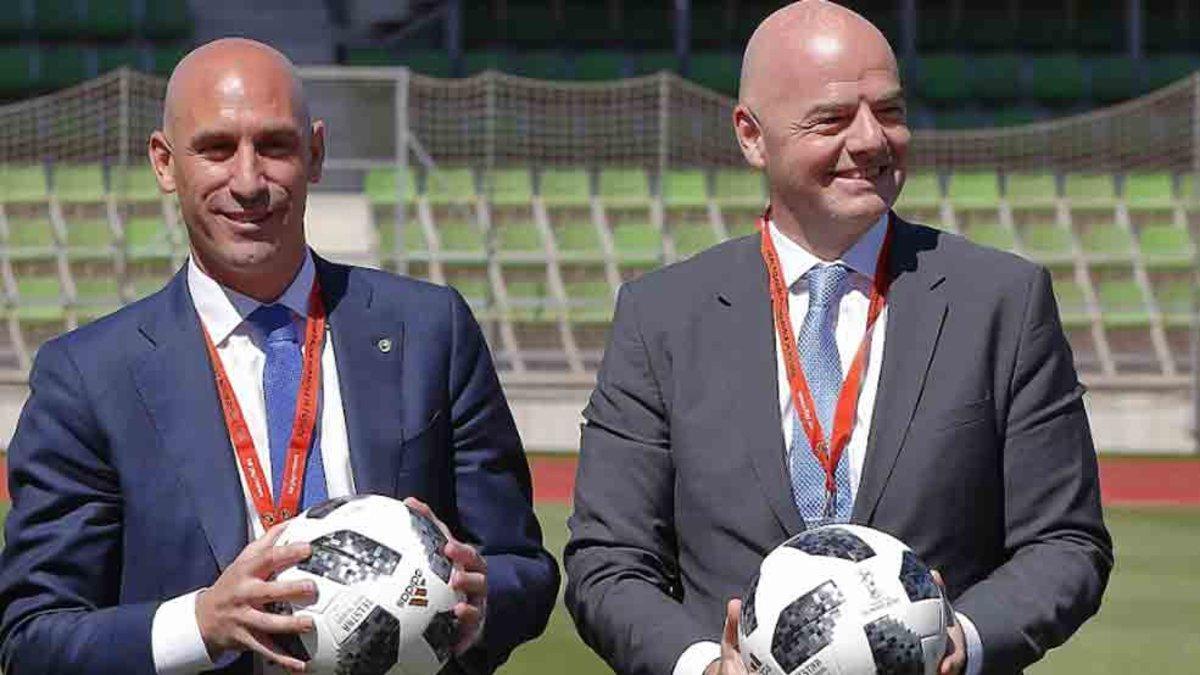 Luis Rubiales junto a Gianni Infantino, en la imagen