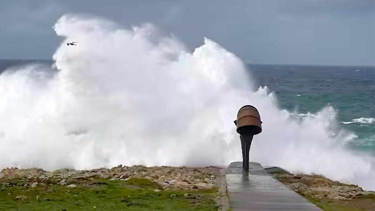 Hay una provincia con alerta por oleaje en Andalucía el fin de semana.
