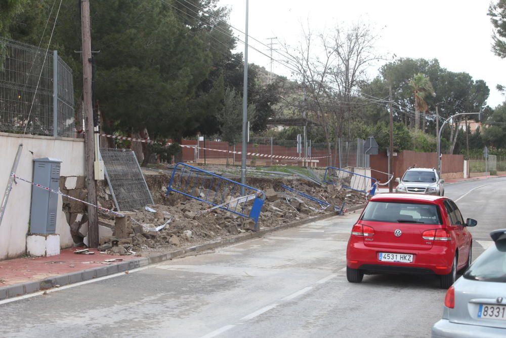 El muro caído en el colegio Aire Libre de Alicante