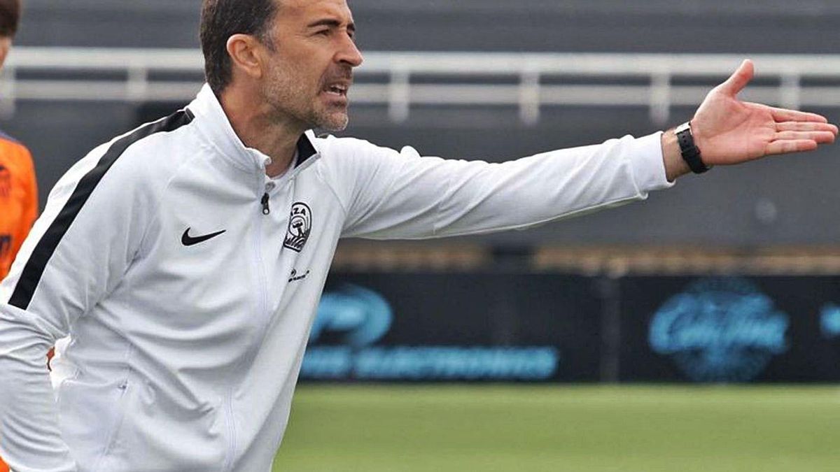 Ibiza's coach, Juan Carlos Carcedo, last Sunday in the match against Mestalla. | DIARY OF IBIZA Ibiza's coach, Juan Carlos Carcedo, last Sunday in the match against Mestalla. | DIARY OF IBIZA