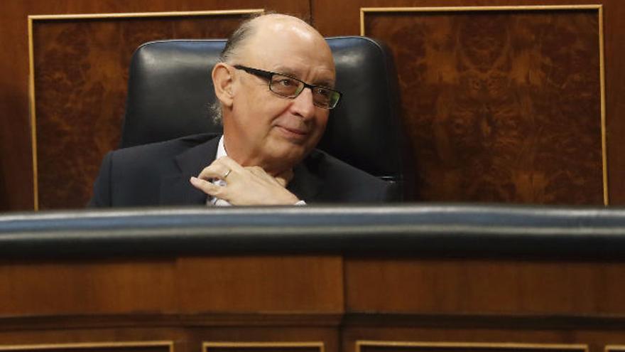 Cristóbal Montoro, ayer, en el inicio del debate sobre los Presupuestos.