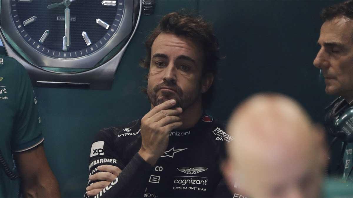 Alonso, este sábado en el box de Aston Martin en Brasil