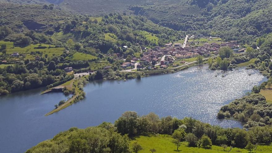 El pantano &quot;verde&quot; de Redes: Sobrescobio construirá un parque público junto al embalse de Rioseco