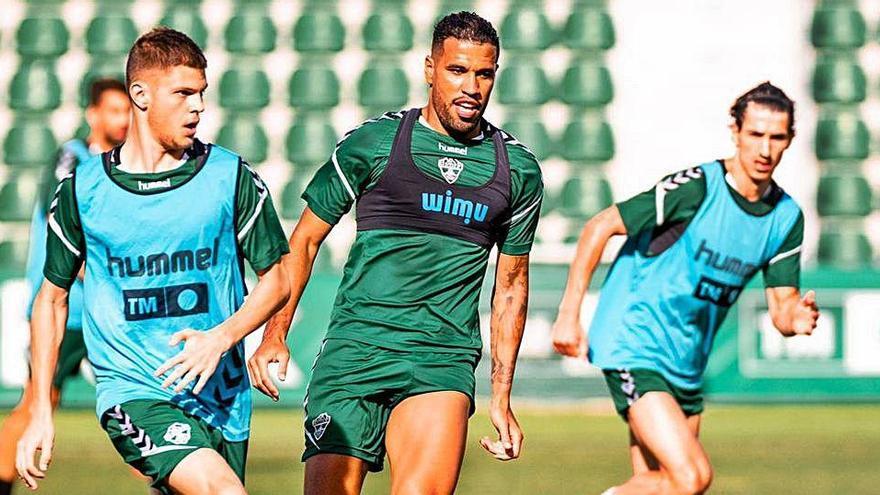 Jonathas, que ha marcado tres goles en los últimos dos partidos, ayer, durante el último entrenamiento en el Martínez Valero.