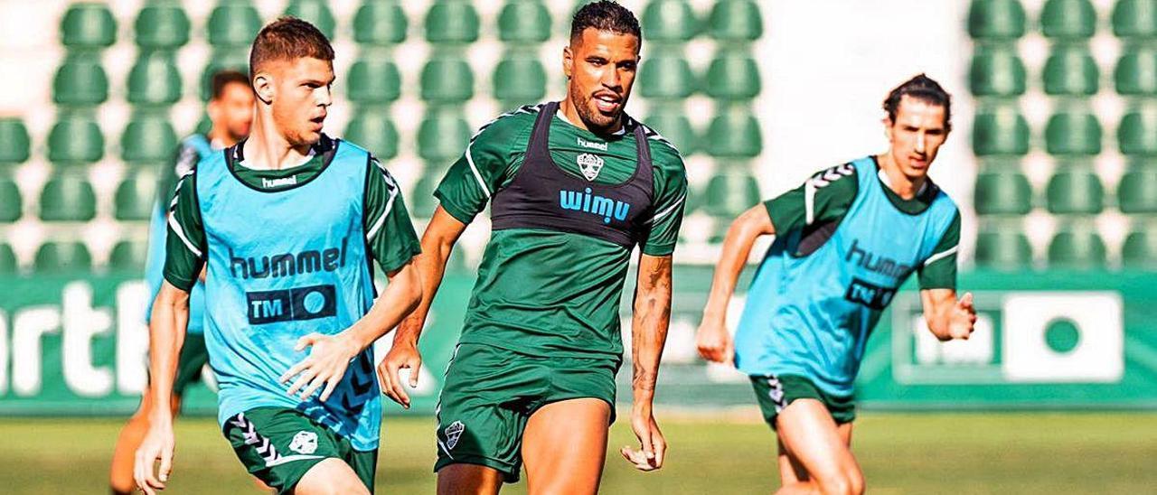 Jonathas, que ha marcado tres goles en los últimos dos partidos, ayer, durante el último entrenamiento en el Martínez Valero.