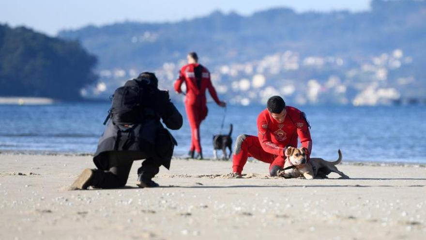 Un momento de la sesión fotográfica realizada ayer en la playa de Lourido, en Poio.