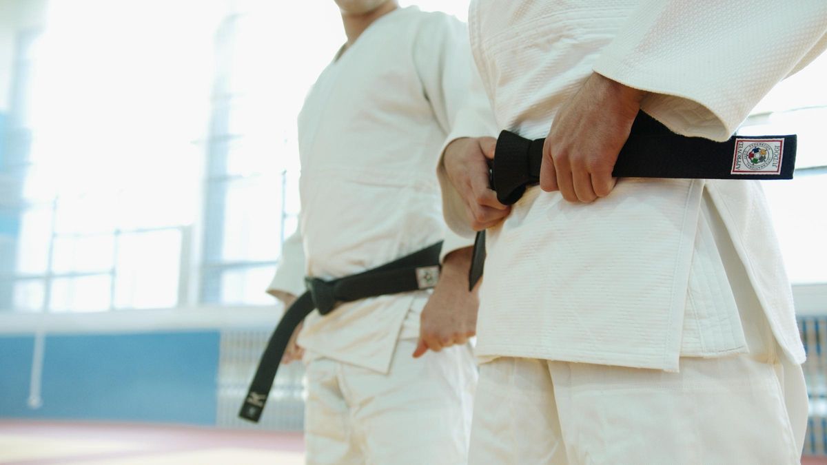 Cinturones negros en judo.