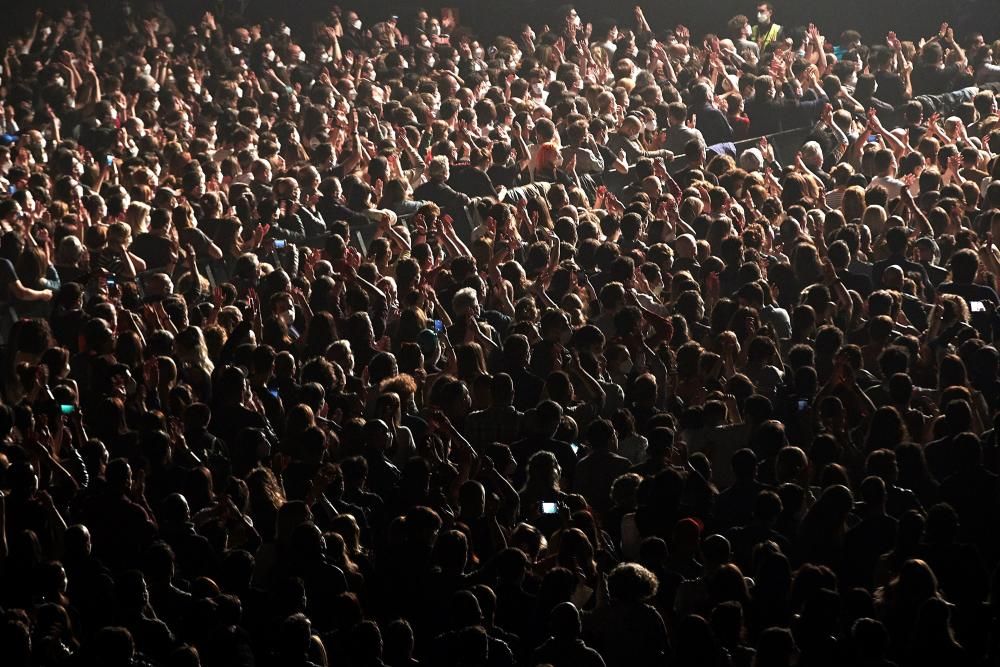 Moments del concert de 'Love of Lesbian' aquest dissabte al Palau Sant Jordi