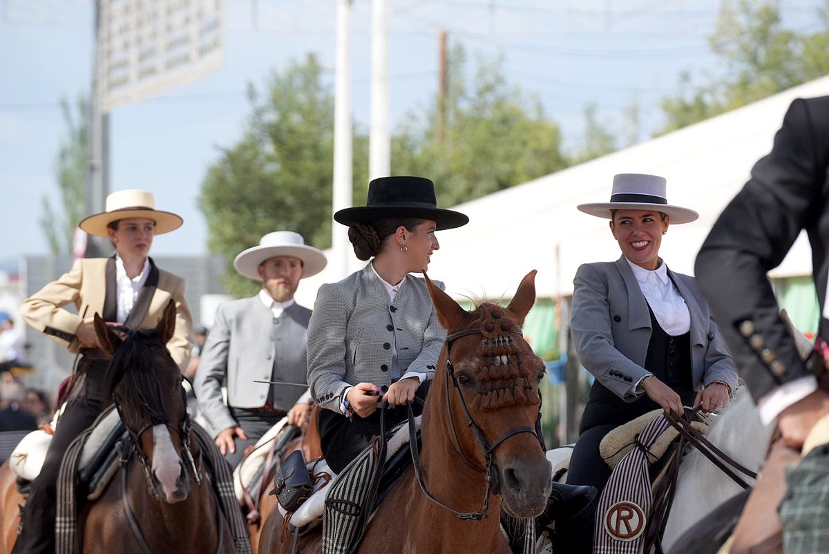 Un jueves brillante y soleado dispara la fiesta en El Arenal