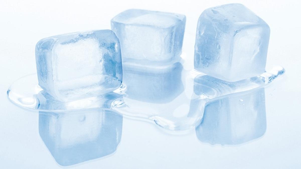 Tres cubitos de hielo