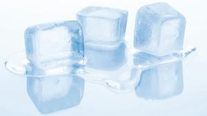 Tres cubitos de hielo