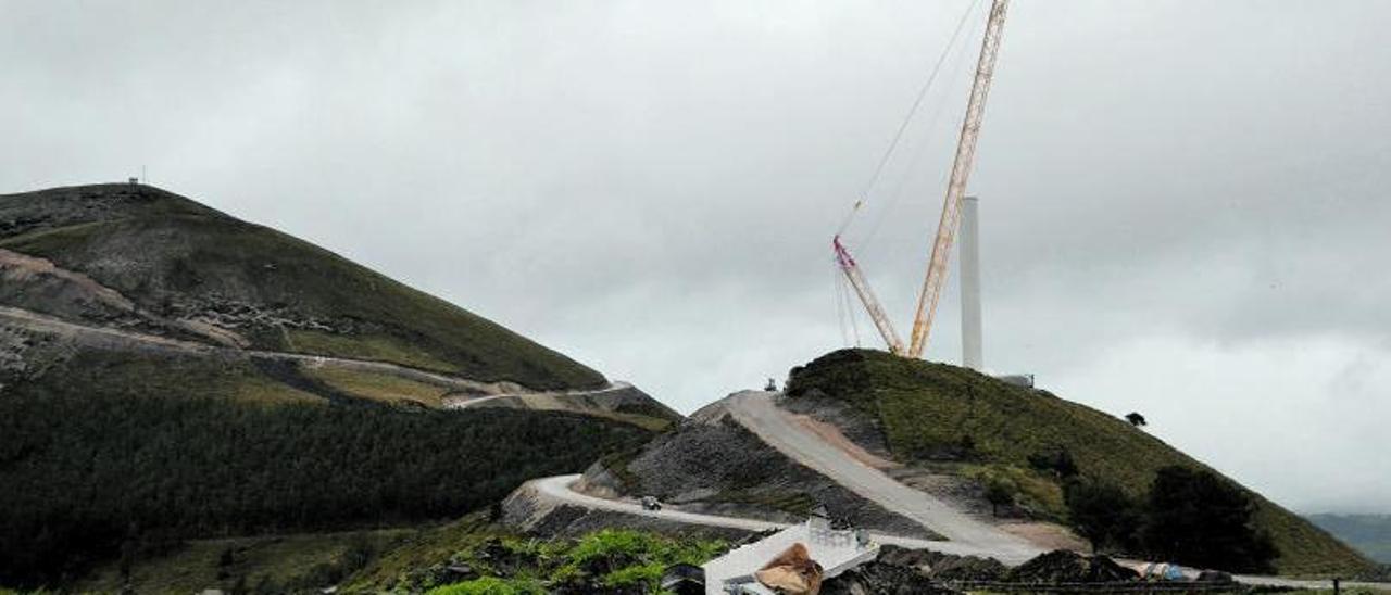 Obras del parque eólico de Capiechamartín, cerca de Aristébano. | A. M. Serrano