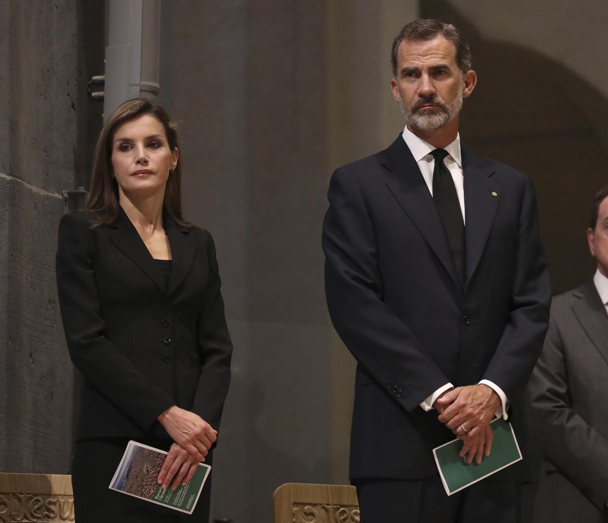 Don Felipe y Doña Letizia durante la misa funeral