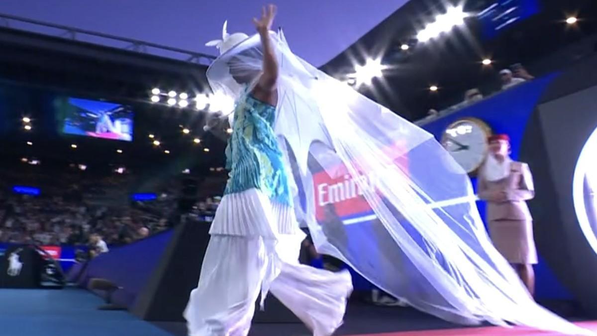 El 'look' de Naomi Osaka al saltar a pista en Australia