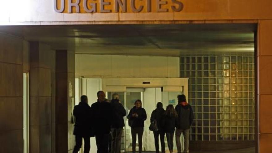 Entrada a Urgencias del Hospital Clínico de València durante la campaña de gripe del año pasado.