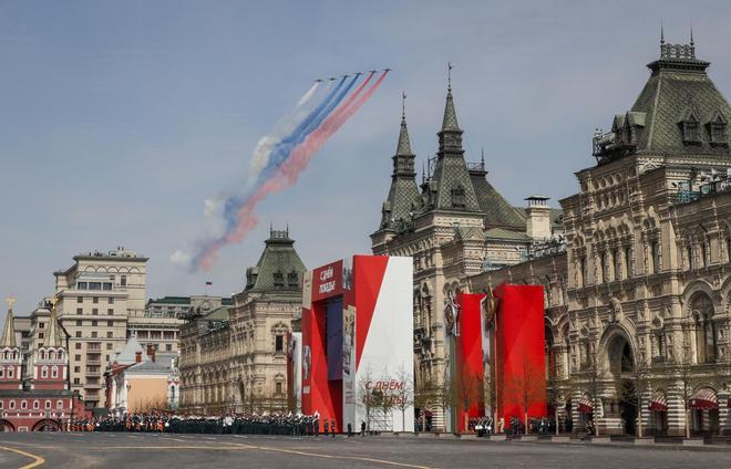 Putin preside en Moscú el desfile militar por el aniversario de la victoria frente a los nazis