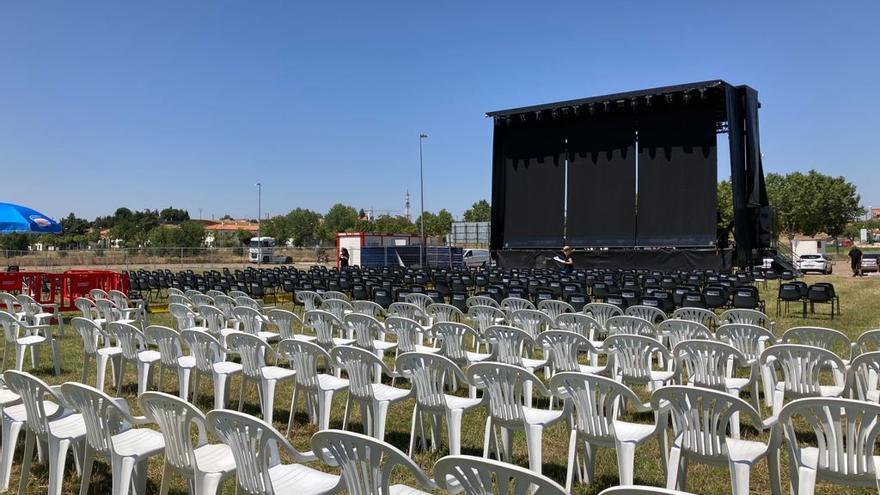 Preparativos del festival de flamenco en Ifeza.