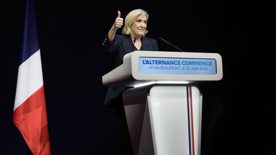 Marine Le Pen, eufòrica durant la seva compareixença durant la nit d’ahir. | LAP