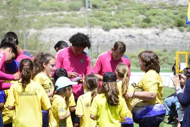 Entrenamiento de la UD Las Palmas en Barranco ...