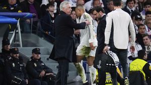 Ancelotti y Mbappé, en el cambio obligado del francés por lesión.