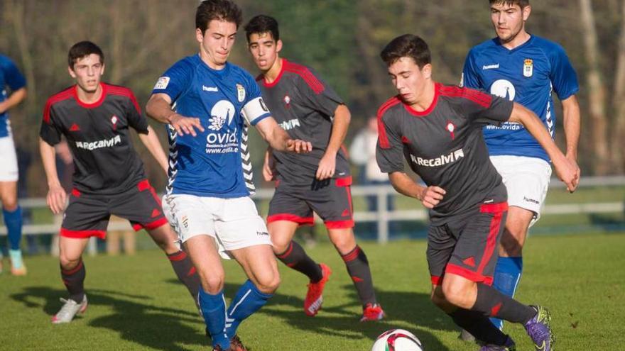 Una acción del choque entre el Oviedo juvenil y el Celta de esta temporada.