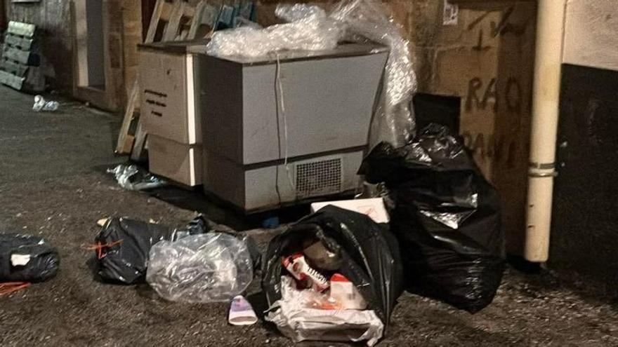 Pasó la marabunta por Benitatxell: los actos vandálicos y destrozos indignan a los vecinos