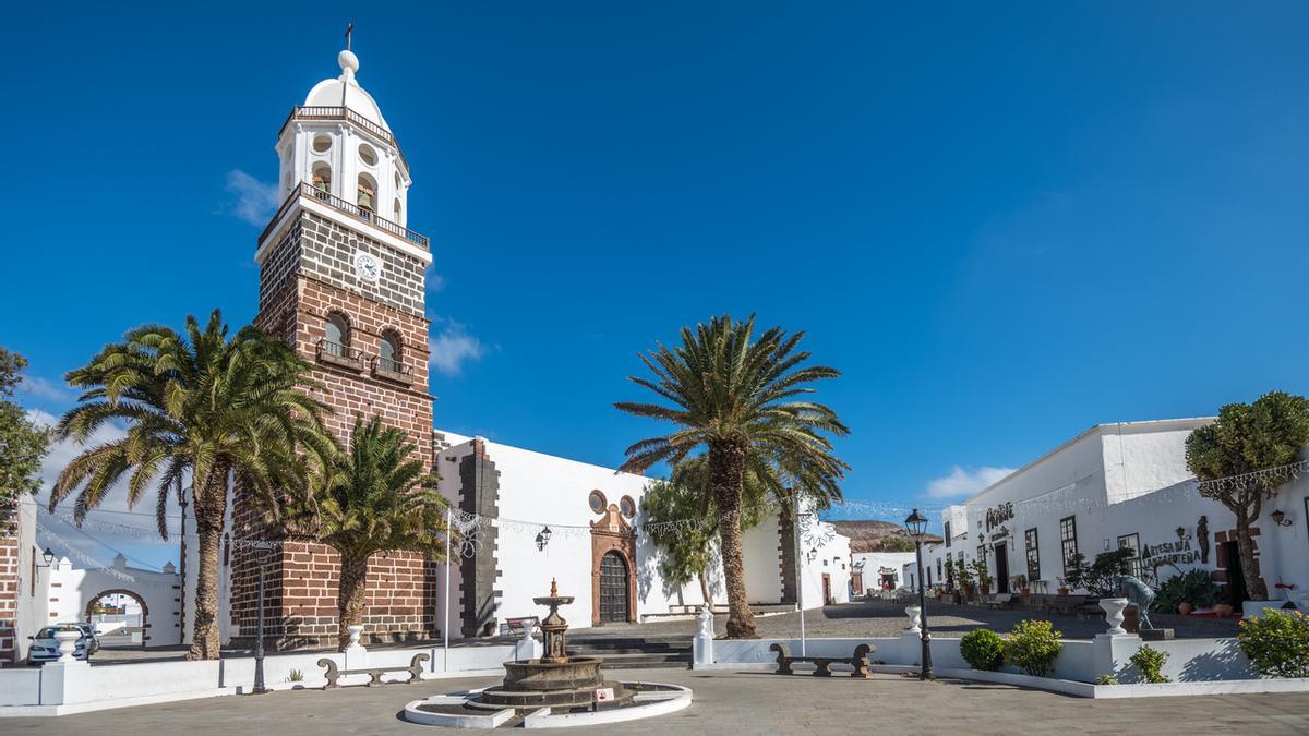 Adentrarse en los pueblos de Lanzarote también es un plan perfecto en un viaje a la isla