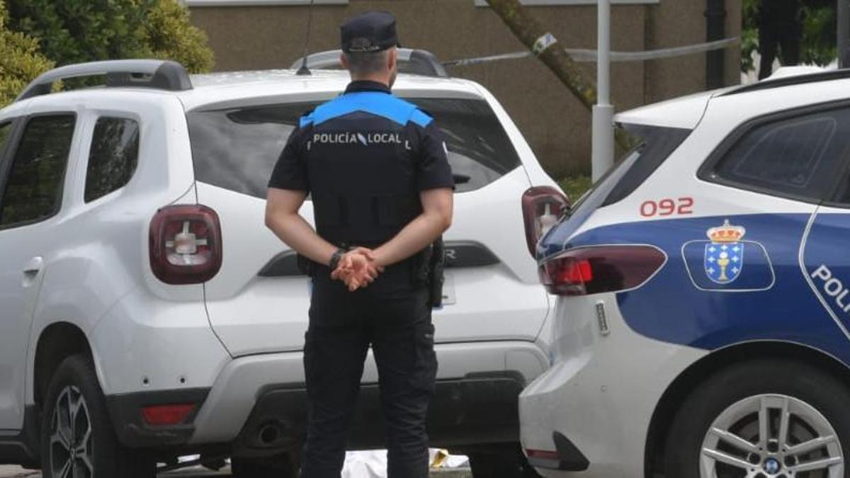 La Policía y el 061 auxilian a una persona con síntomas de haber recibido una agresión leve en las cercanías del barrio de Novo Mesoiro, en A Coruña
