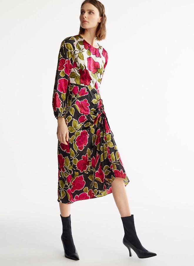 Vestido con estampado de flores XL, de Uterqüe