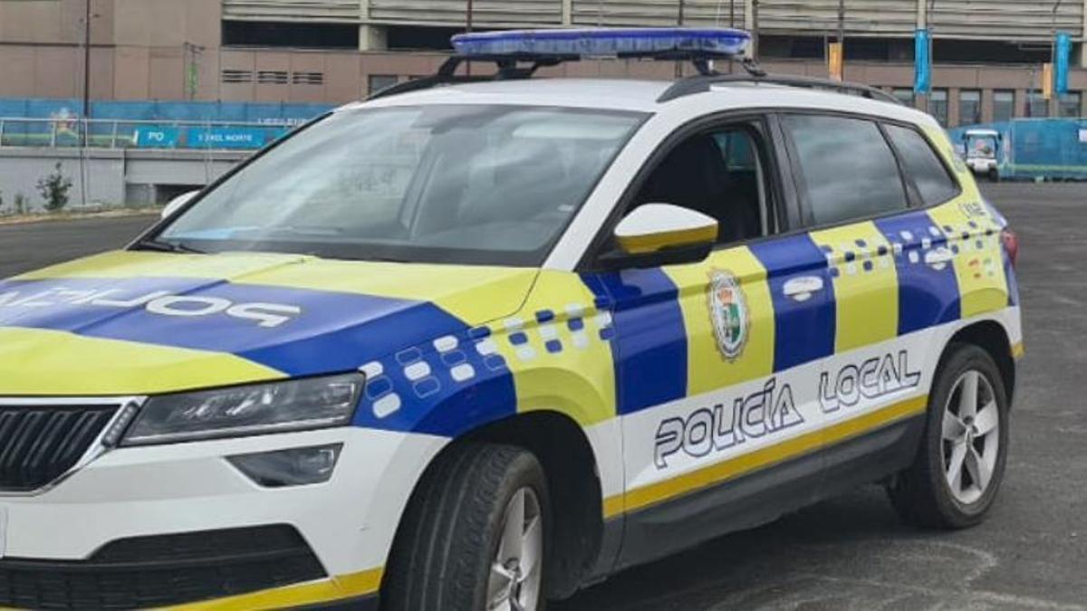 Un vehículo de la Policía Local de Sevilla.