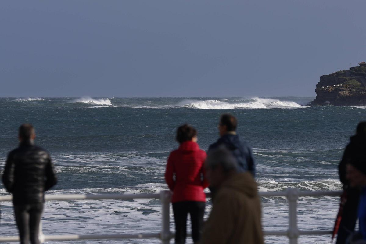 Oleaje en San Lorenzo este domingo.
