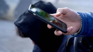 Reportaje menores con movil