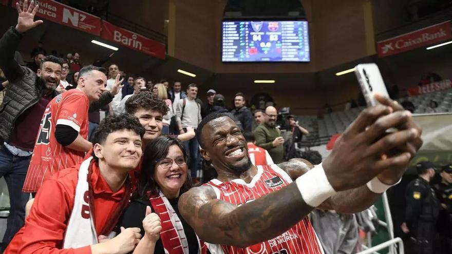 El UCAM Murcia asegura a Dylan Ennis por un año más, hasta 2027, a pesar de su lesión
