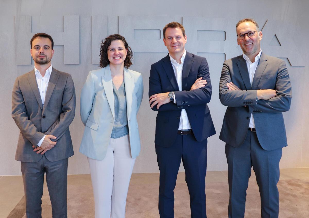 David Maldonado, director executiu financer d’Hipra; Carlota Gómez, directora executiva d’afers corporatius i sostenibilitat; David Caballero, director general de Salut Animal d’Hipra; i Carles Fàbrega, director general de l’àrea de Salut Humana d’Hipra.