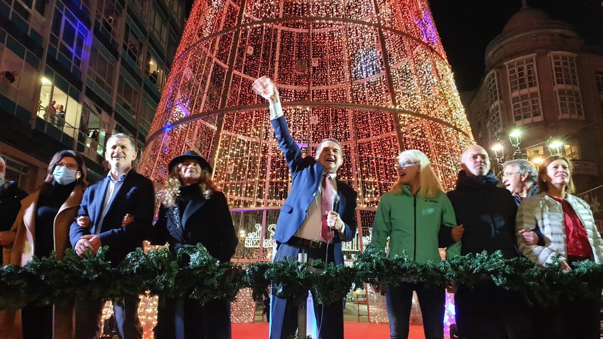 Autoridades en el encendido de las luces de Navidad